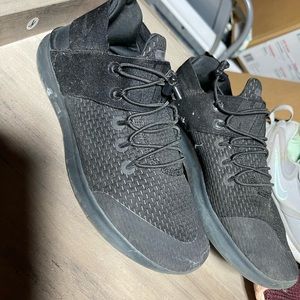 Black Nike tennis shoes